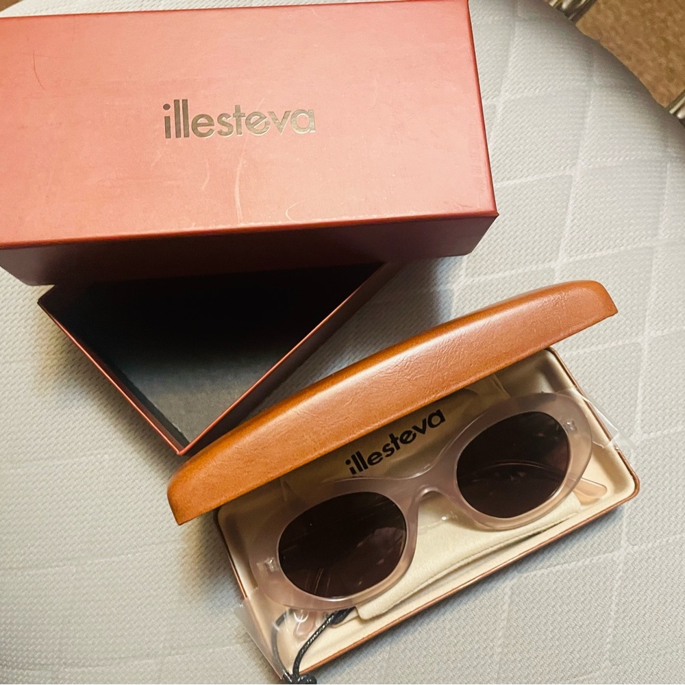 Sunglasses by illesteva